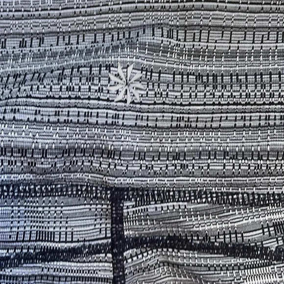 Athleta, Woven Sheer Side Capris, Sz XL, Excellent Condition - Picture 5 of 7